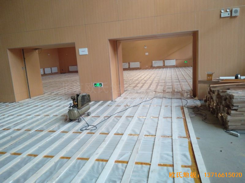 山東青島市李滄區(qū)佛耳崖小學體育木地板安裝案例