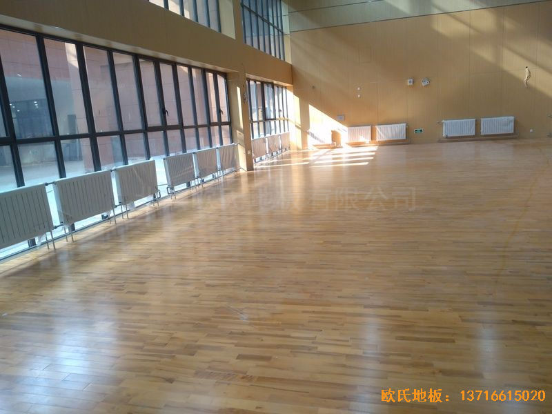 山東青島市李滄區(qū)佛耳崖小學體育木地板安裝案例