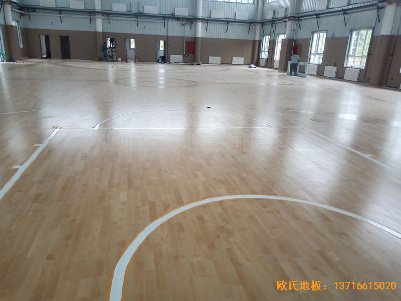 新疆克拉瑪依市獨山子虹園小區(qū)體育館運動木地板安裝案例