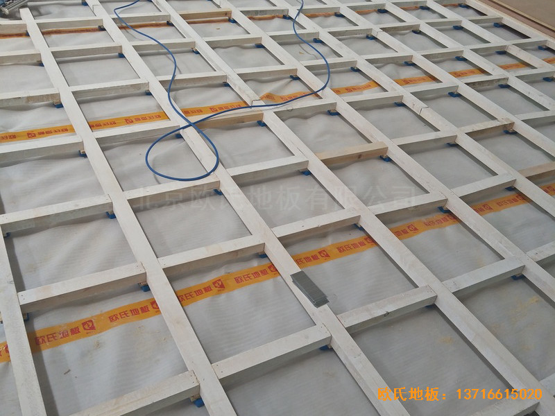 山東荷澤定陶新一中籃球館體育地板鋪裝案例1