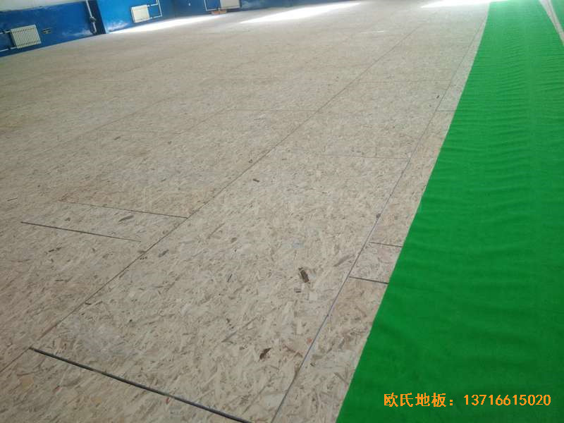 山西陽(yáng)泉退休黨支部活動(dòng)中心體育地板鋪設(shè)案例2