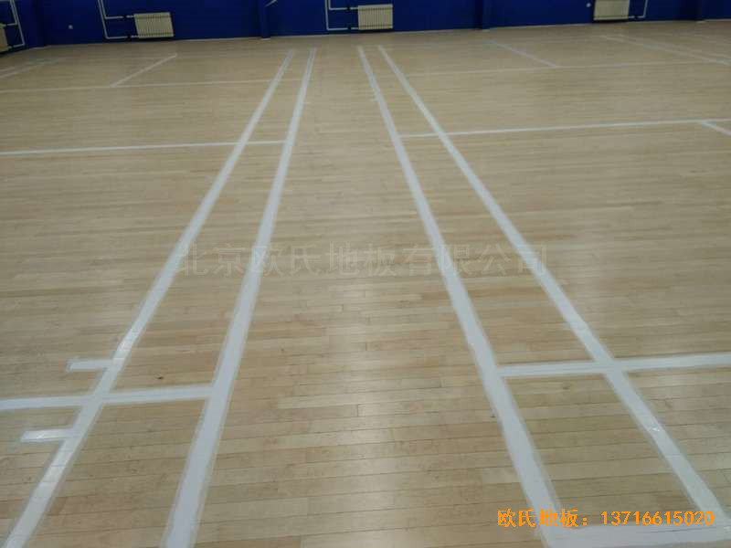 山西陽(yáng)泉退休黨支部活動(dòng)中心體育地板鋪設(shè)案例5