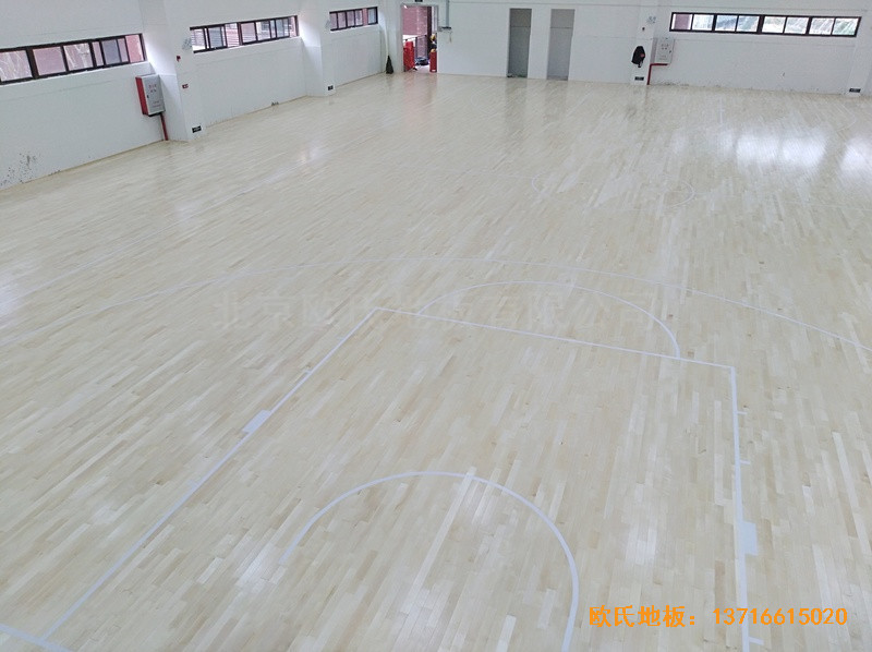 廣州金地香山湖小學(xué)籃球館體育木地板施工案例3