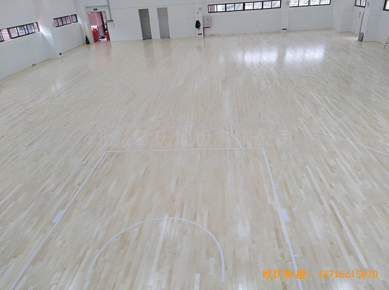 廣州金地香山湖小學(xué)籃球館體育木地板施工案例5