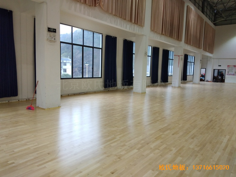 廣西龍勝縣黨校運(yùn)動(dòng)館運(yùn)動(dòng)地板施工案例4