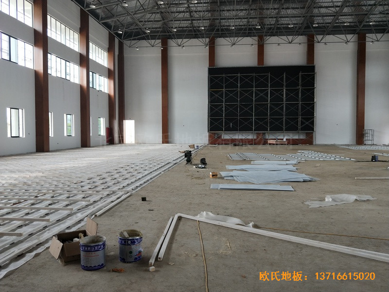 德清求是高中籃球館體育地板鋪裝案例1