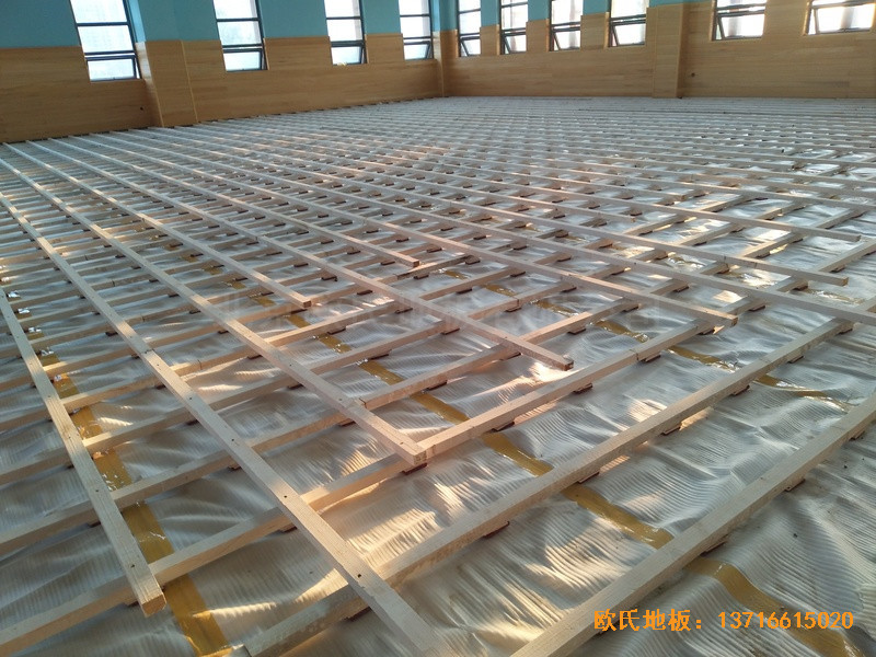 武漢廣阜屯小學(xué)清江錦城分?；@球館運動木地板施工案例1