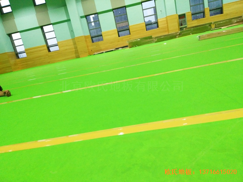 武漢廣阜屯小學(xué)清江錦城分校籃球館運動木地板施工案例3