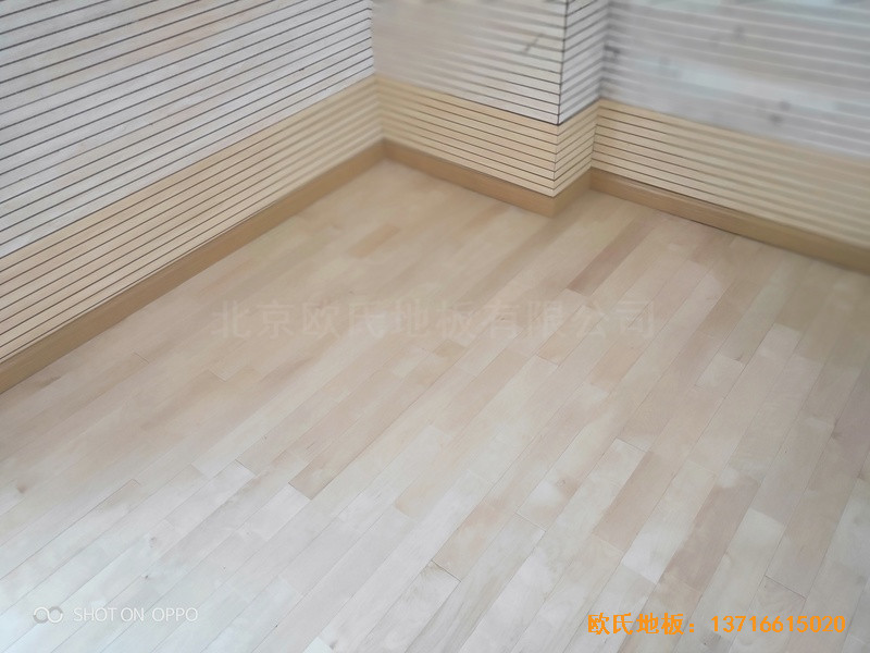 江蘇三井實驗小學籃球館體育地板鋪設(shè)案例3