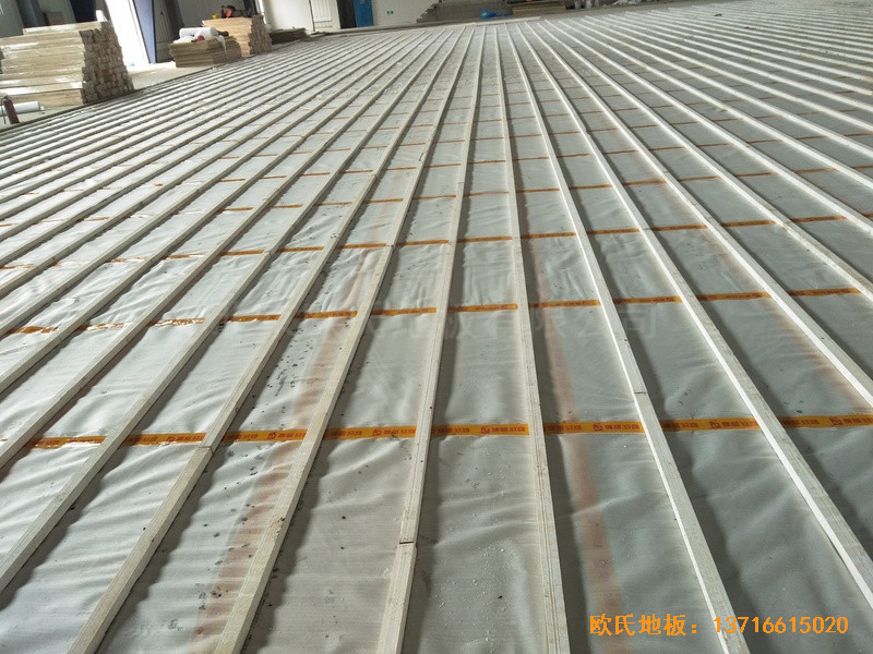 江蘇新能源科技公司籃球館運(yùn)動木地板安裝案例1