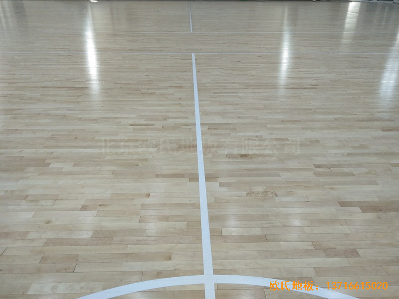 江蘇新能源科技公司籃球館運(yùn)動木地板安裝案例2