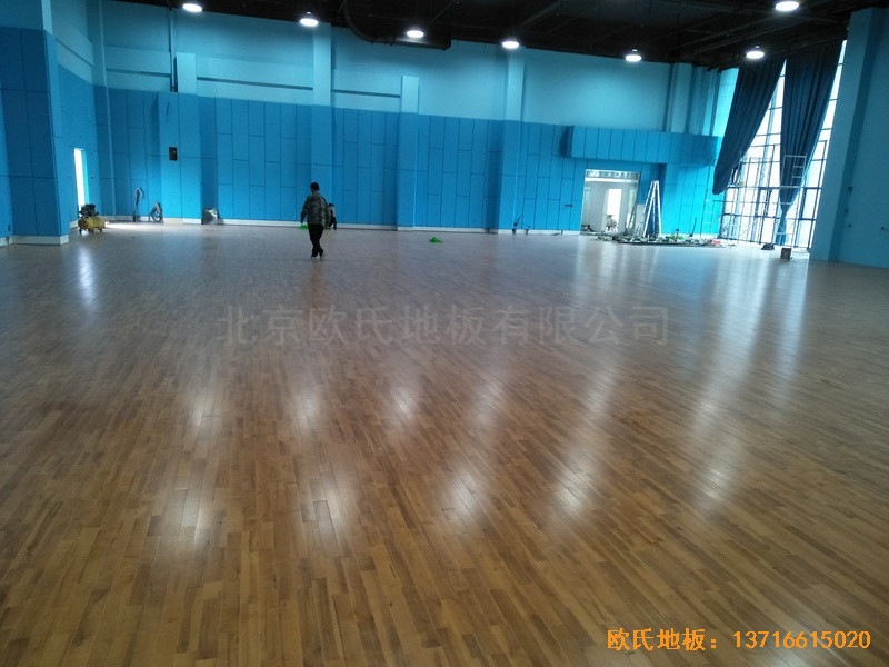 江蘇柘汪鎮(zhèn)港口大廈運動館運動木地板鋪設案例0