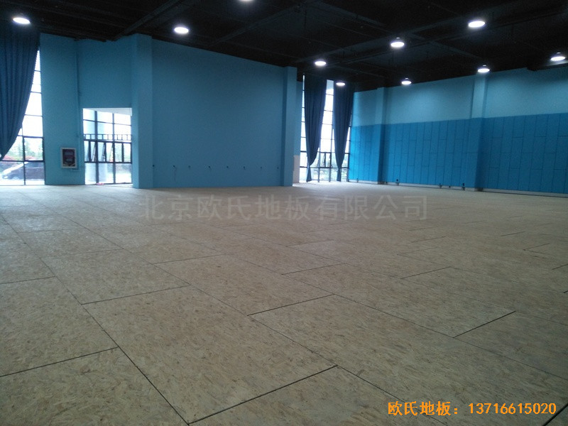江蘇柘汪鎮(zhèn)港口大廈運動館運動木地板鋪設案例3