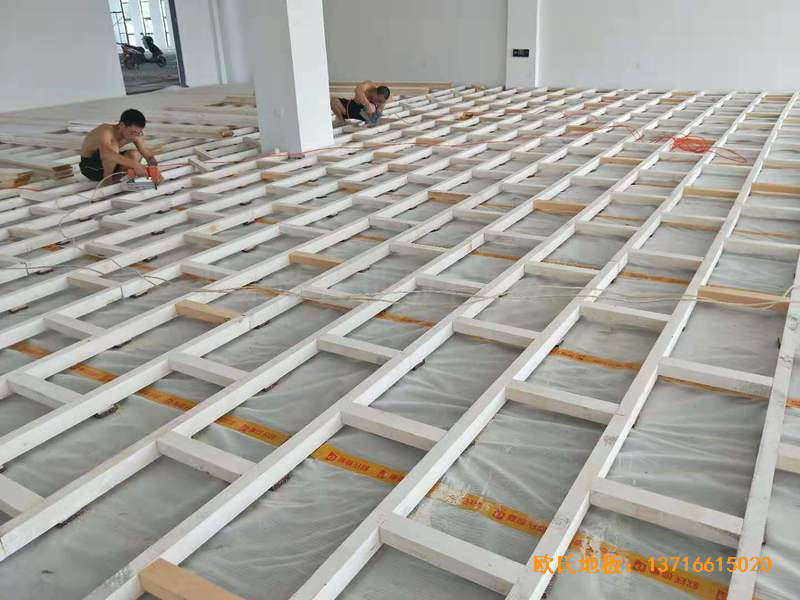 江蘇第二中學(xué)籃球館體育木地板鋪裝案例1