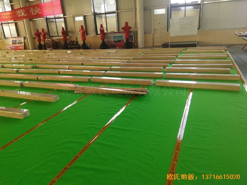 江蘇虎腰村愛爾行業(yè)學(xué)校運(yùn)動館體育木地板施工案例3