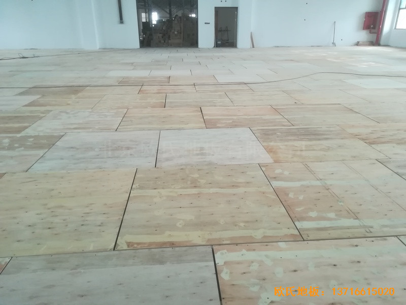 江蘇連云港徐圩小學(xué)籃球館運(yùn)動(dòng)木地板施工案例2