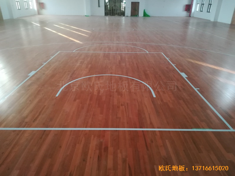 江蘇連云港徐圩小學(xué)籃球館運(yùn)動(dòng)木地板施工案例6