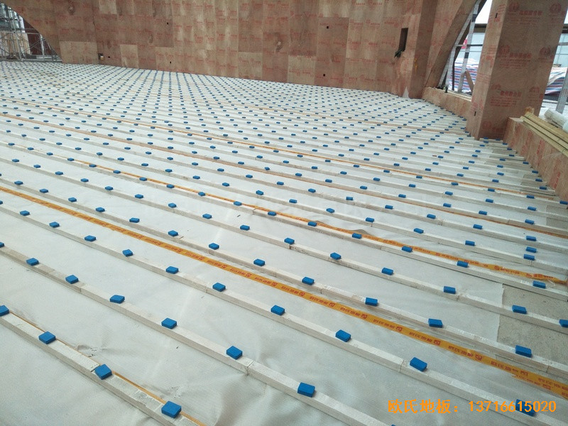 江西榮江金色春城小學(xué)運(yùn)動(dòng)館運(yùn)動(dòng)木地板鋪設(shè)案例1