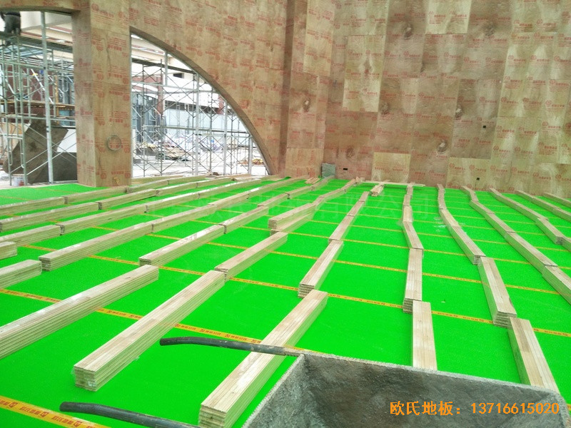 江西榮江金色春城小學(xué)運(yùn)動(dòng)館運(yùn)動(dòng)木地板鋪設(shè)案例2