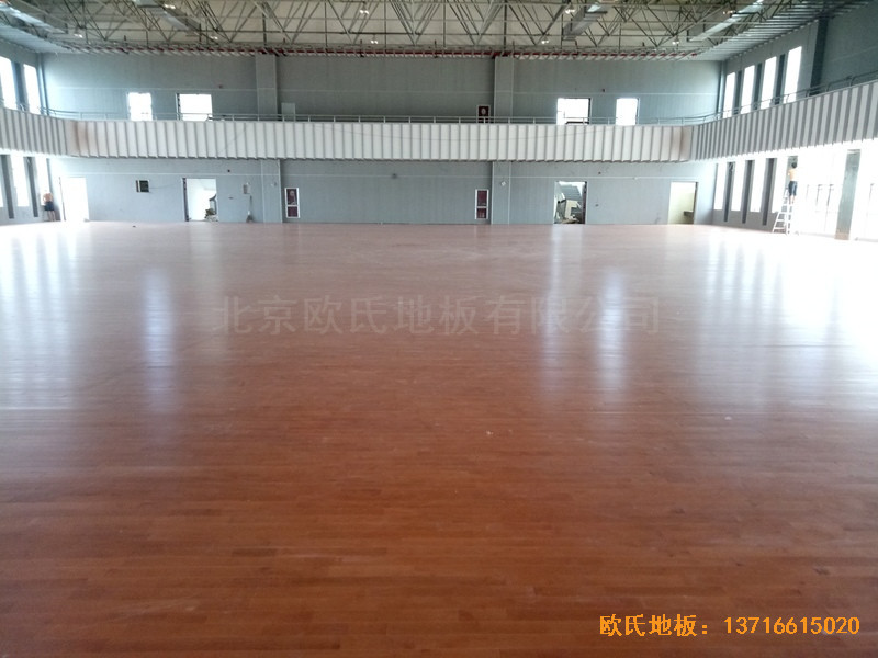樂清中學(xué)籃球館體育地板安裝案例4