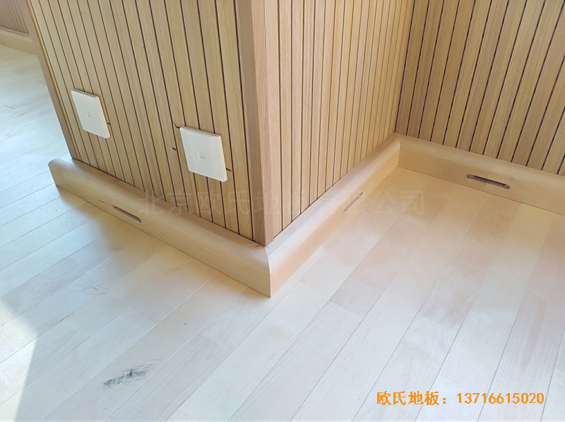 河南南陽十三中籃球館運(yùn)動(dòng)木地板鋪裝案例3