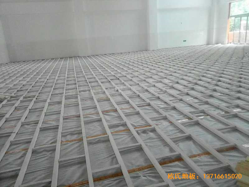 河南洛陽伊水小學籃球館運動木地板施工案例1