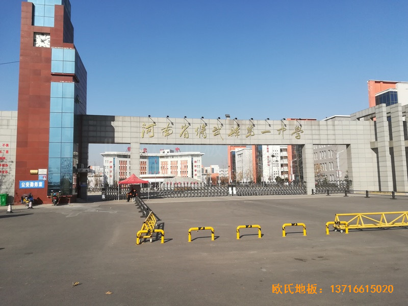 河南較好的中學(xué)籃球館運(yùn)動(dòng)地板施工案例0