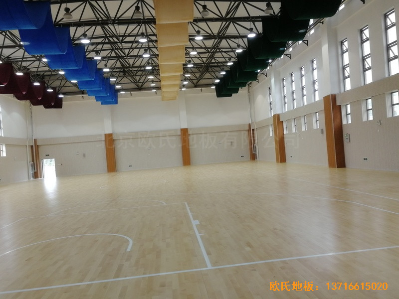 濟南錦繡城小學(xué)籃球館運動木地板施工案例1
