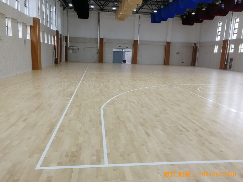濟南錦繡城小學(xué)籃球館運動木地板施工案例3