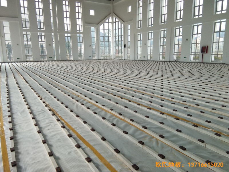 浙江溫嶺石橋頭中心小學(xué)籃球館運動木地板鋪裝案例1