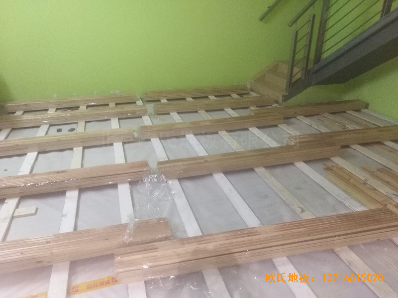 深圳普林斯頓小學(xué)籃球館運動木地板施工案例1