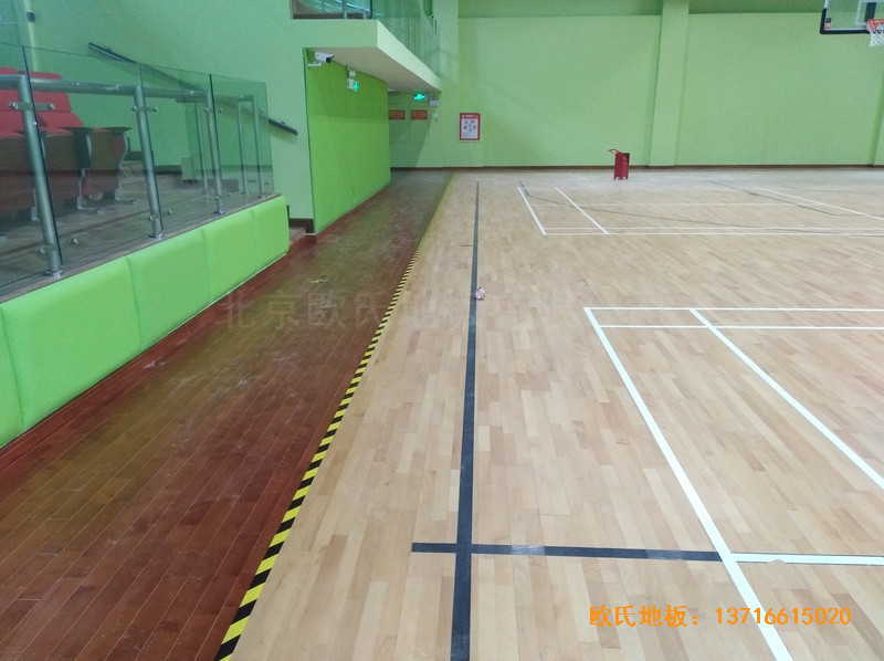 深圳普林斯頓小學(xué)籃球館運動木地板施工案例4