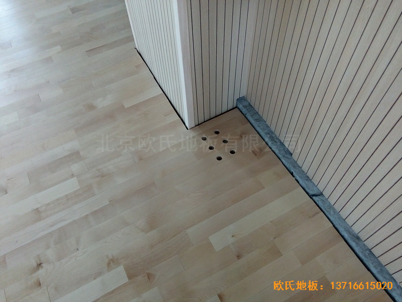 上海寶山區(qū)美蘭湖中學(xué)運動館體育木地板鋪裝案例3