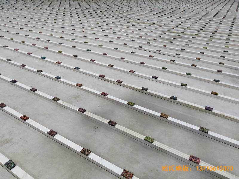 鹽城濱海永寧實驗小學(xué)籃球館運(yùn)動木地板鋪裝案例1