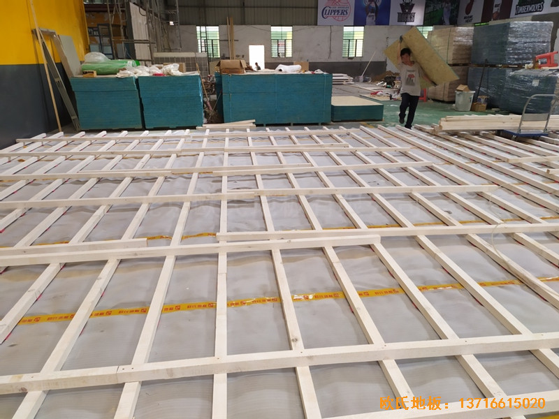 福建一通汽車修理有限公司籃球館體育地板鋪裝案例1