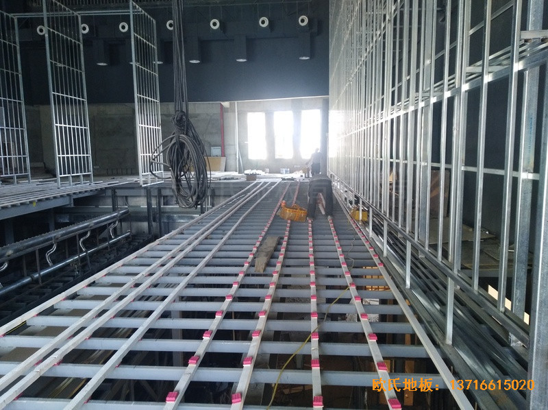 云南怒江百花嶺特色村舞臺運動地板施工案例1