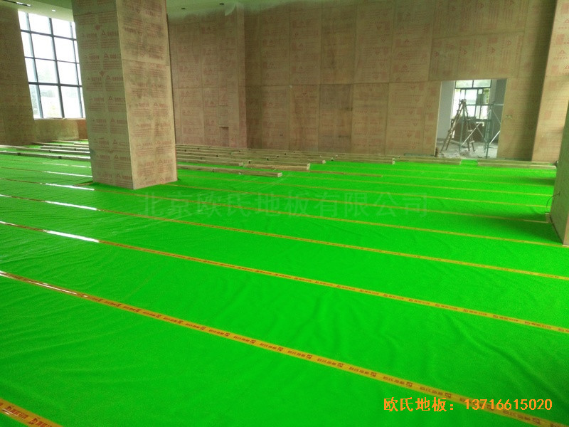 福建泉州海關(guān)橋南運(yùn)動場體育木地板鋪設(shè)案例3