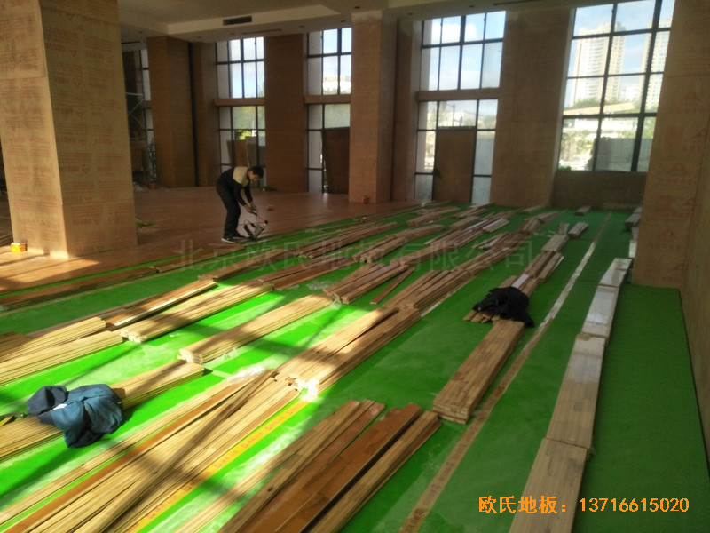 福建泉州海關(guān)橋南運(yùn)動場體育木地板鋪設(shè)案例4