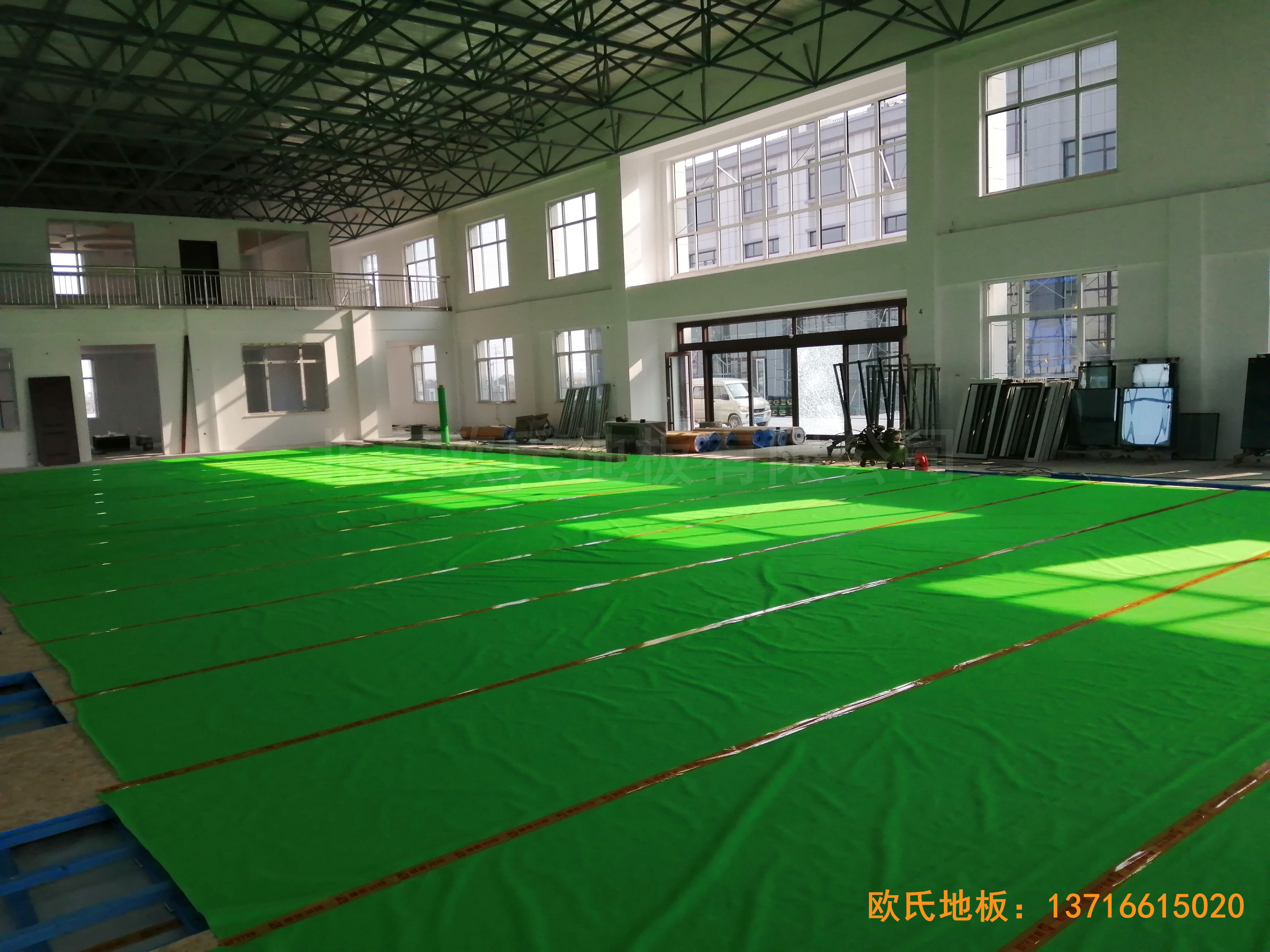 萊州銀海工業(yè)園消防特訓(xùn)隊(duì)籃球館體育地板鋪裝案例3