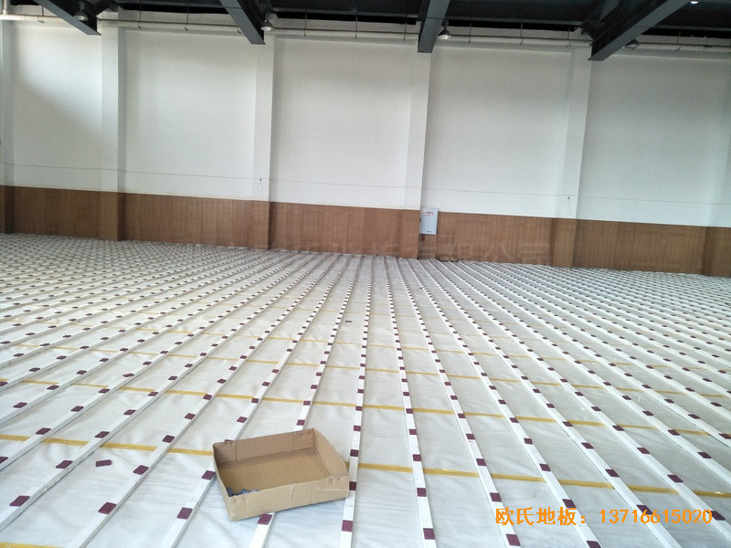 西南大學(xué)華南城小學(xué)運(yùn)動(dòng)館體育地板鋪裝案例1