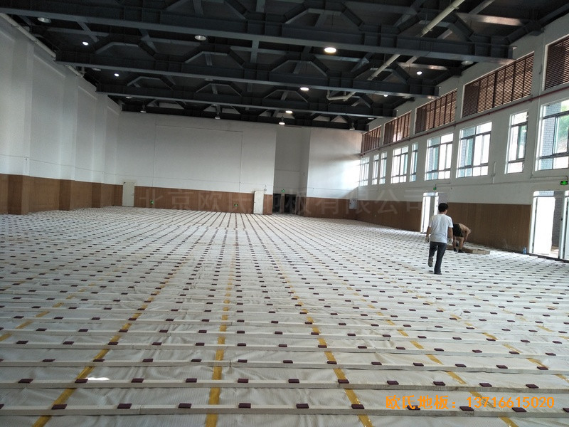 西南大學(xué)華南城小學(xué)運(yùn)動(dòng)館體育地板鋪裝案例2