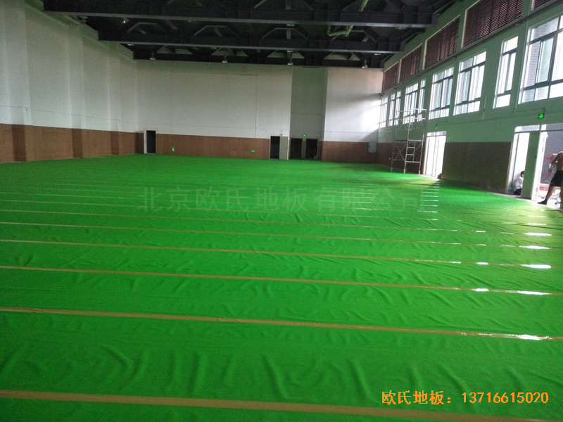 西南大學(xué)華南城小學(xué)運(yùn)動(dòng)館體育地板鋪裝案例3