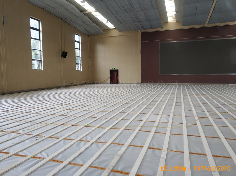 鄭州四中體育館運(yùn)動地板鋪設(shè)案例1