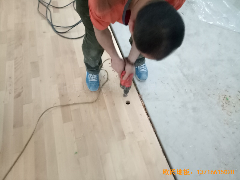 鄭州棗莊熱力分公司體育館運(yùn)動(dòng)地板安裝案例3