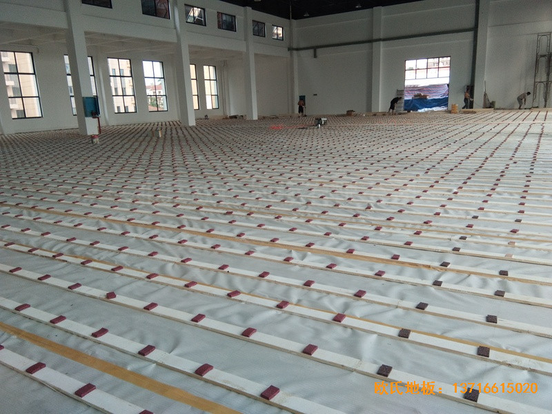 長沙開福區(qū)福鑫苑幼兒園運(yùn)動(dòng)館體育木地板鋪裝案例1