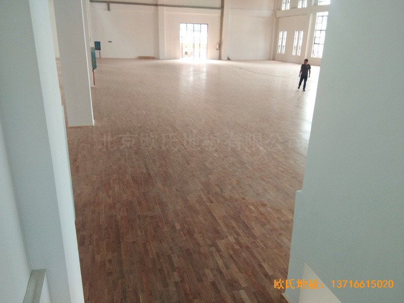 長沙開福區(qū)福鑫苑幼兒園運(yùn)動(dòng)館體育木地板鋪裝案例2