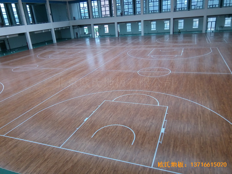 陜西安康職業(yè)技術(shù)學(xué)院籃球館運(yùn)動(dòng)木地板施工案例5