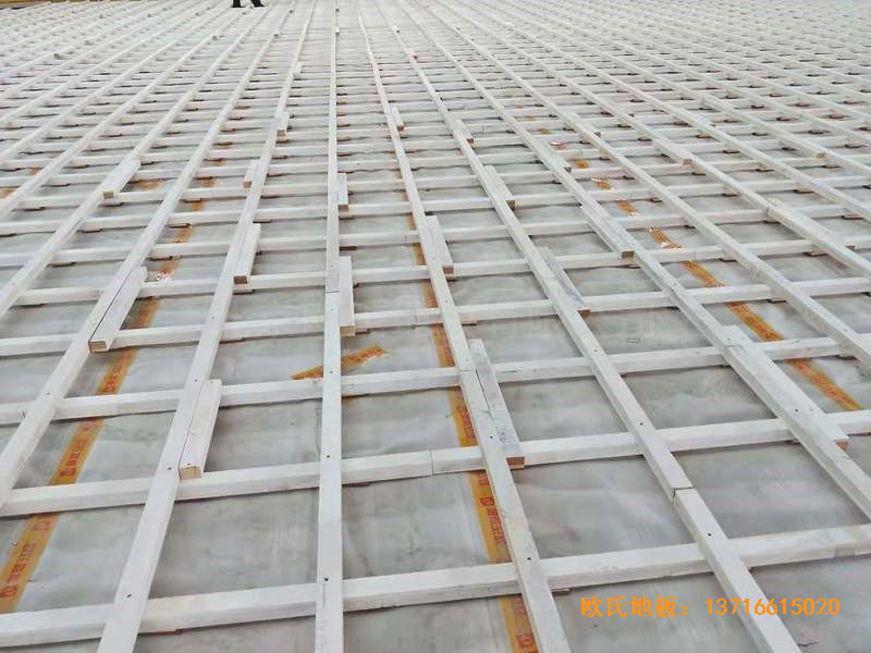 云南楚雄醫(yī)專學院籃球館運動木地板鋪設案例1