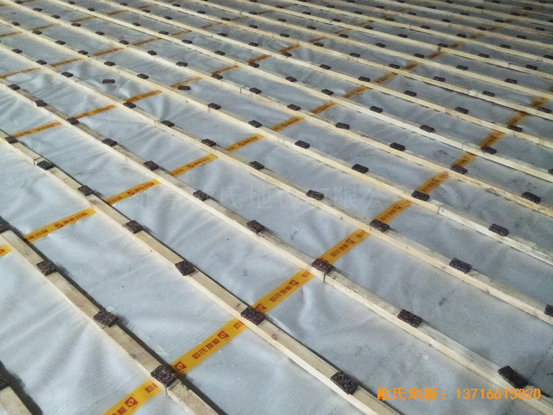 內(nèi)蒙茂名旗安邊防大隊(duì)籃球館運(yùn)動(dòng)地板施工案例1