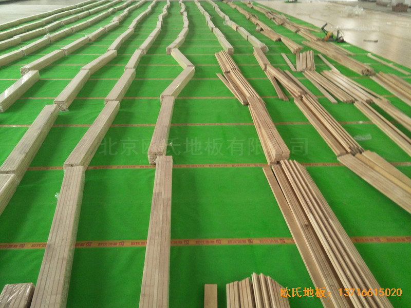 內(nèi)蒙茂名旗安邊防大隊(duì)籃球館運(yùn)動(dòng)地板施工案例3